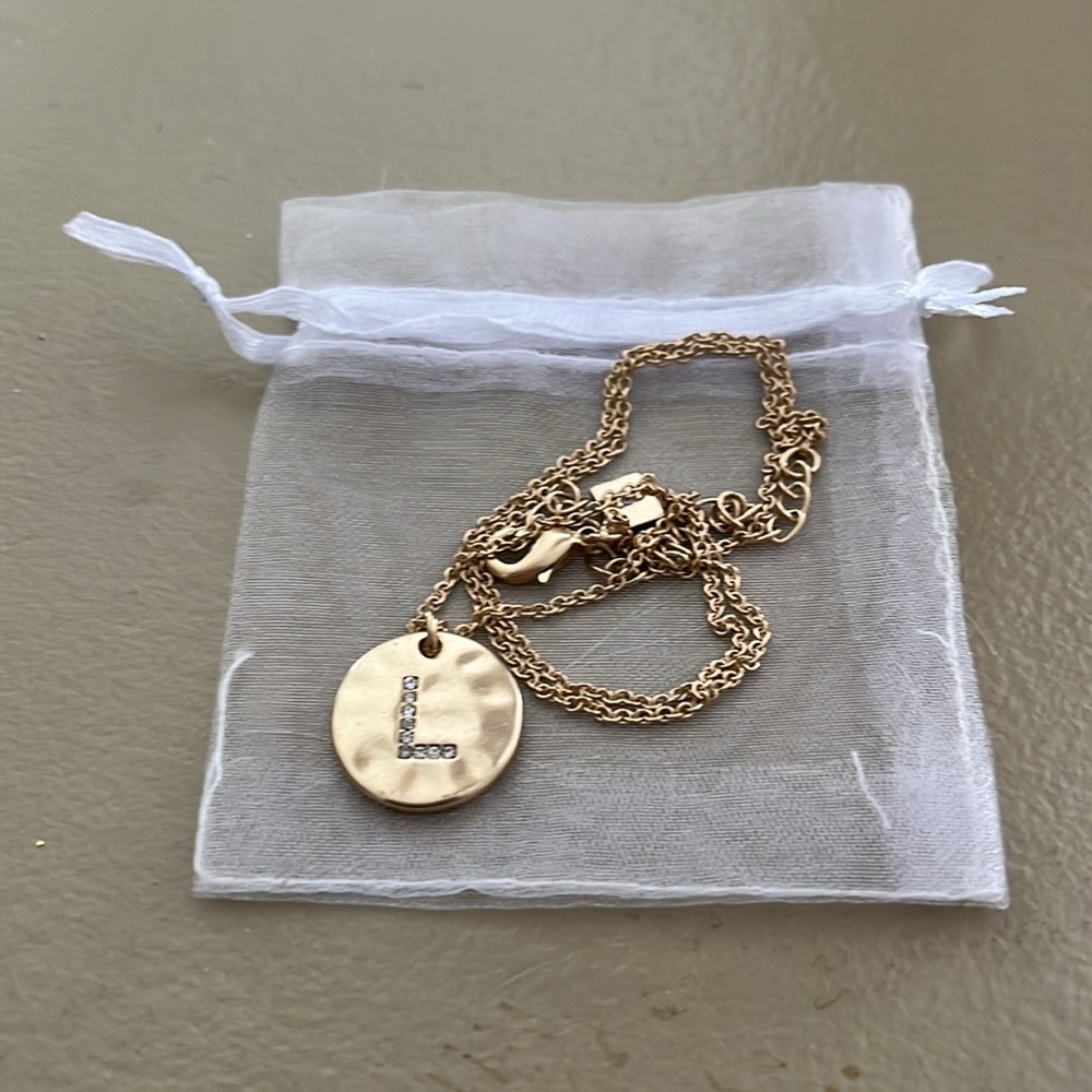 ‘L’ BANANA REPUBLIC GOLD INITIAL NECKLACE •  Adjustable • NWT 💛